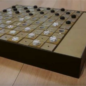 Un jeu de dames connecté destiné aux personnes malvoyantes Un jeu de dames connecté destiné aux personnes malvoyantes