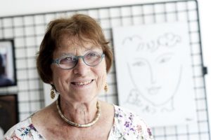 Portrait de Maudy Piot, présidente de l'association "Femmes pour le dire, femmes pour agir" dans les locaux de l'association. Photo : FDFA